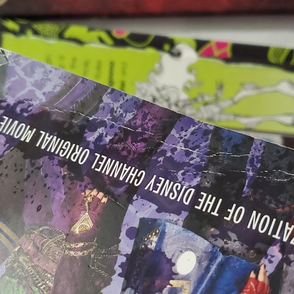 :  lot of 5 books , 1 descendants 2 PB , 2HC monster high & 2HC ever after high - Picture 13 of 16